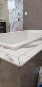 Franklin Tile Bath 3.jpg